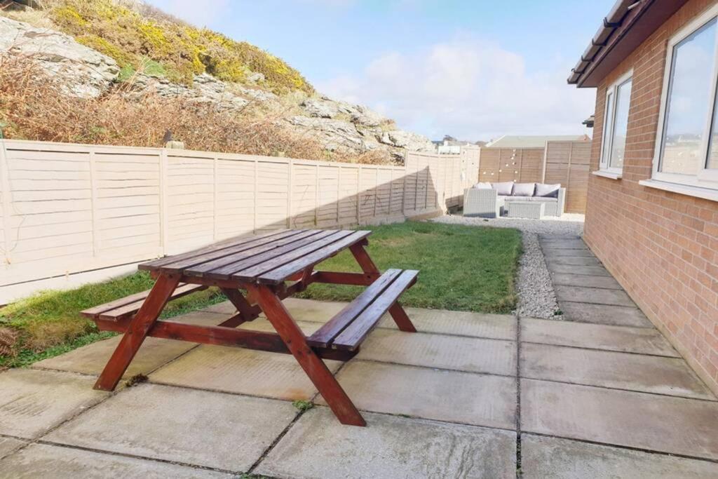 Willa Trearddur Bay - 3 Bed Family Bungalow - Beach Beaumaris Zewnętrze zdjęcie